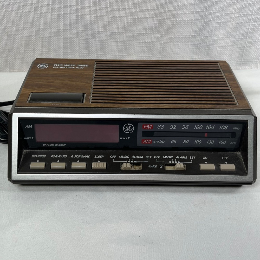 Vintage GE Two Wake Times FM/AM Clock Radio Wood Grain 7-4616A Dual Alarm WORKS